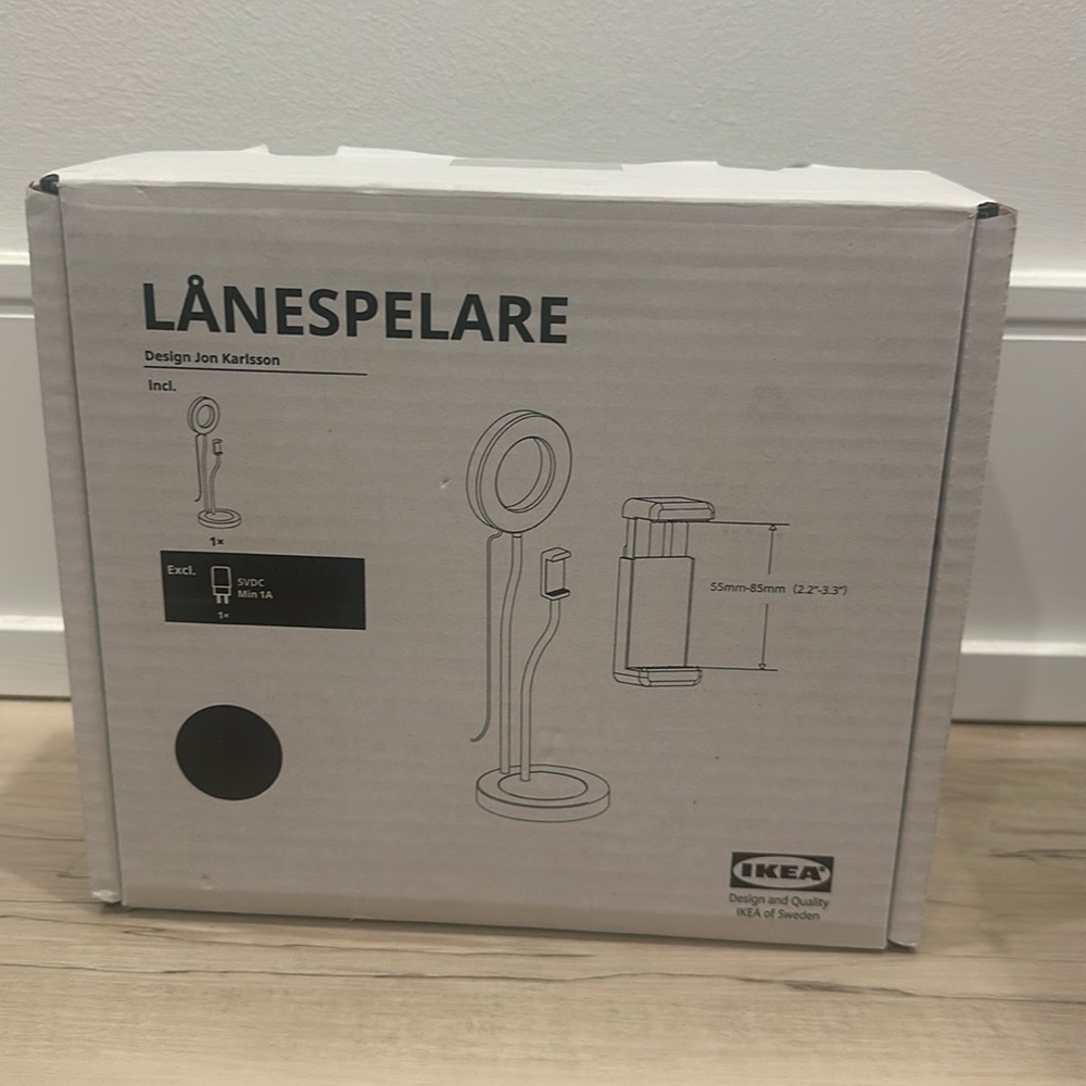 Ring light with phone holder